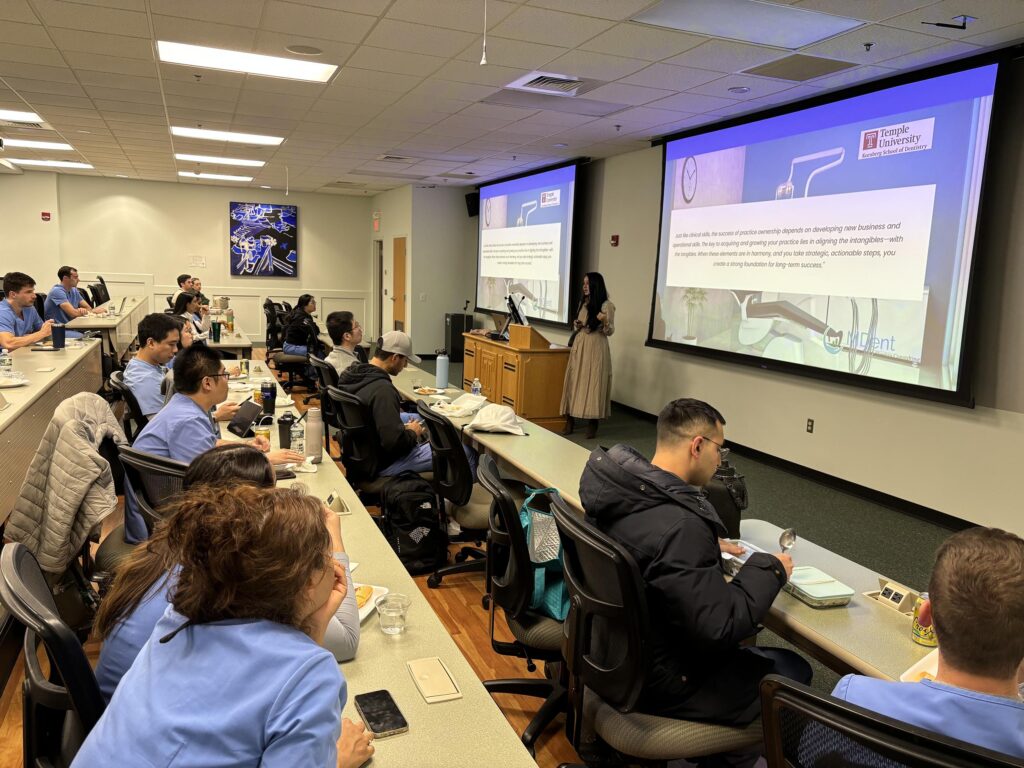 Maritza Duran presenting at an MDent dental startup workshop hosted at Temple University.